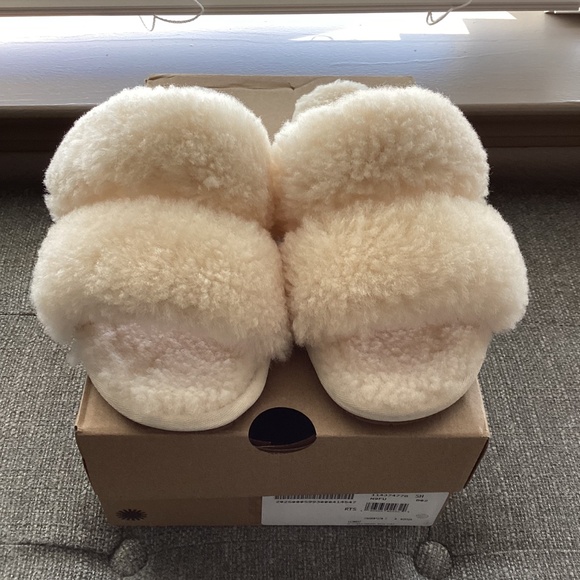 UGG® Maxi Curly Genuine Shearling Scuffetta Slipper (Women) 7M - Picture 9 of 13